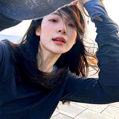 踉跄的女孩